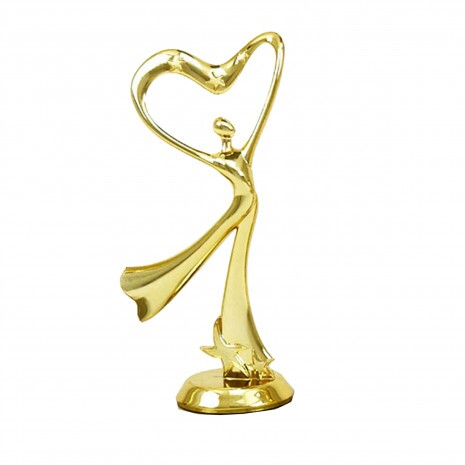 Dans (modern) figură aurie