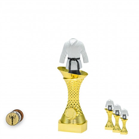 Karate pe un suport cu coloană de aur A